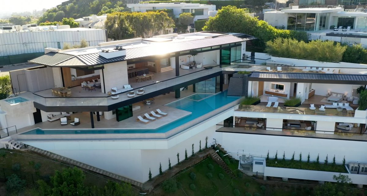 Just when you thought the crypto world was sinking, rapper-turned-blockchain-mogul #JeffHuang proves he's still making waves. With a $25 million mansion purchase in LA, this #NFT collector and C.R.E.A.M. Finance founder is riding high. #CryptoMogul #LAHome #gossip #Crypto