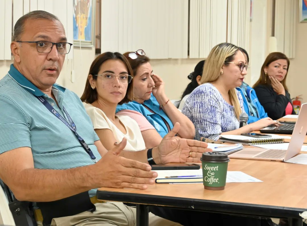 vamosug's tweet photo. Participamos en cordinación con la Concejal @JulyAlvarezLoor y @WalterParra97 delegado CSU en la “Mesa de canalización de casos” efectuado por el @CCPIDG, analizando, discutiendo y proponiendo medidas que ayuden a salvaguardar la seguridad de los estudiantes de nuestra provincia. https://t.co/lw4fVodVGf