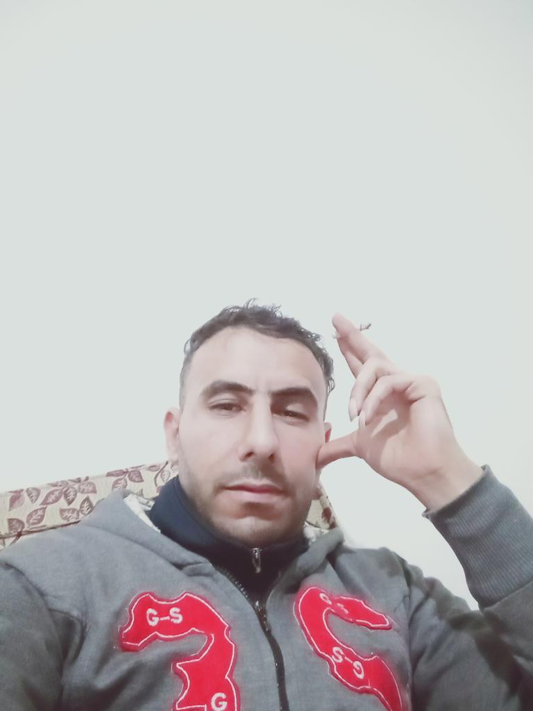 ضاعت اعمارنا ونحن نجاهد لنخفي شعورا ونعيش غيره.... فلا نحن اتقنا التخفي، ولانحن عشنا الحياه كما نريد!!!!💔