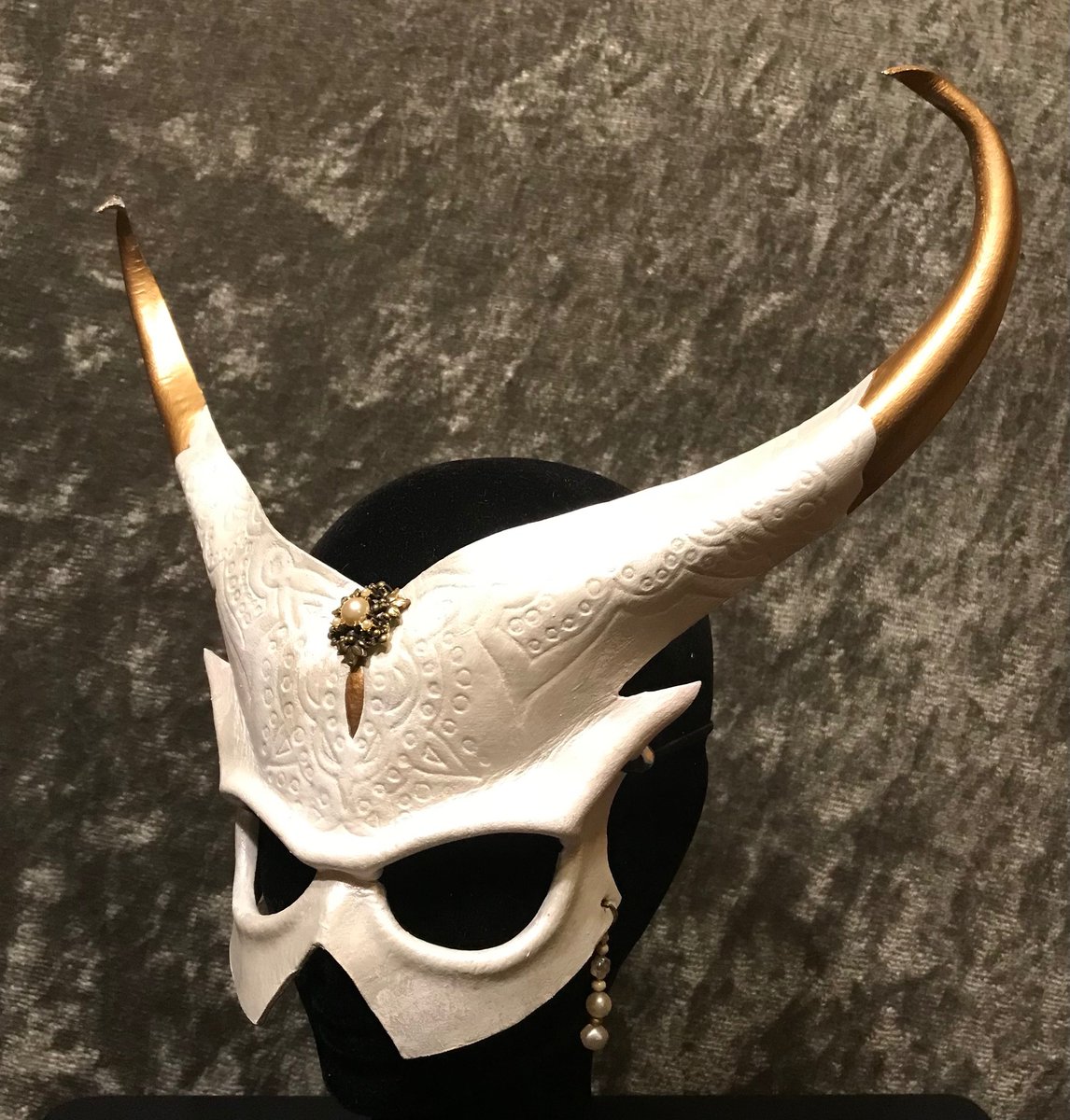 JenMasks's tweet photo. Horned White Mask https://t.co/DMHWnCSABH