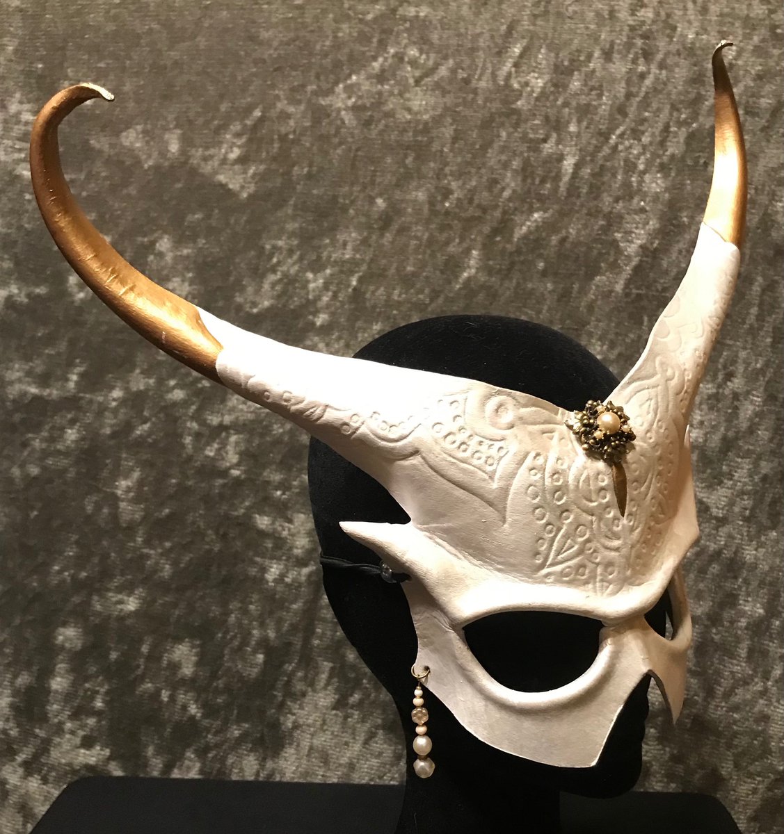 JenMasks's tweet photo. Horned White Mask https://t.co/DMHWnCSABH