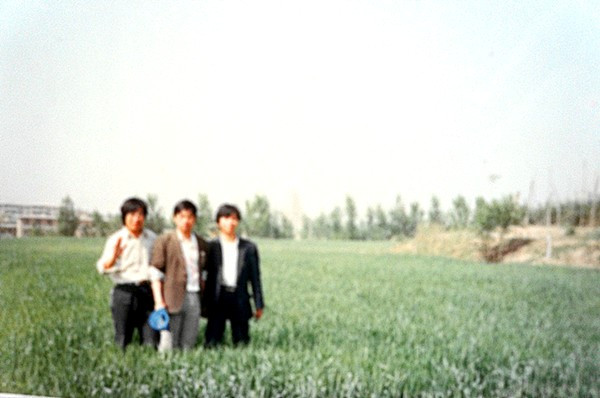 hrichina's tweet photo. #八九民运 #六四屠杀 周德平，24岁，清华大学无线电电子学系（现电子工程系）硕士研究生。1989年6月3日晚，骑车在长安街遭遇戒严部队扫射，头部中弹，被送到同仁医院时已经死亡。其遗体一个多月后才被找到；骨灰埋在湖北老家的田地里。https://t.co/hGYt9SSja6;
https://t.co/GUJdcIdTG9 https://t.co/aTwojGJ1cI