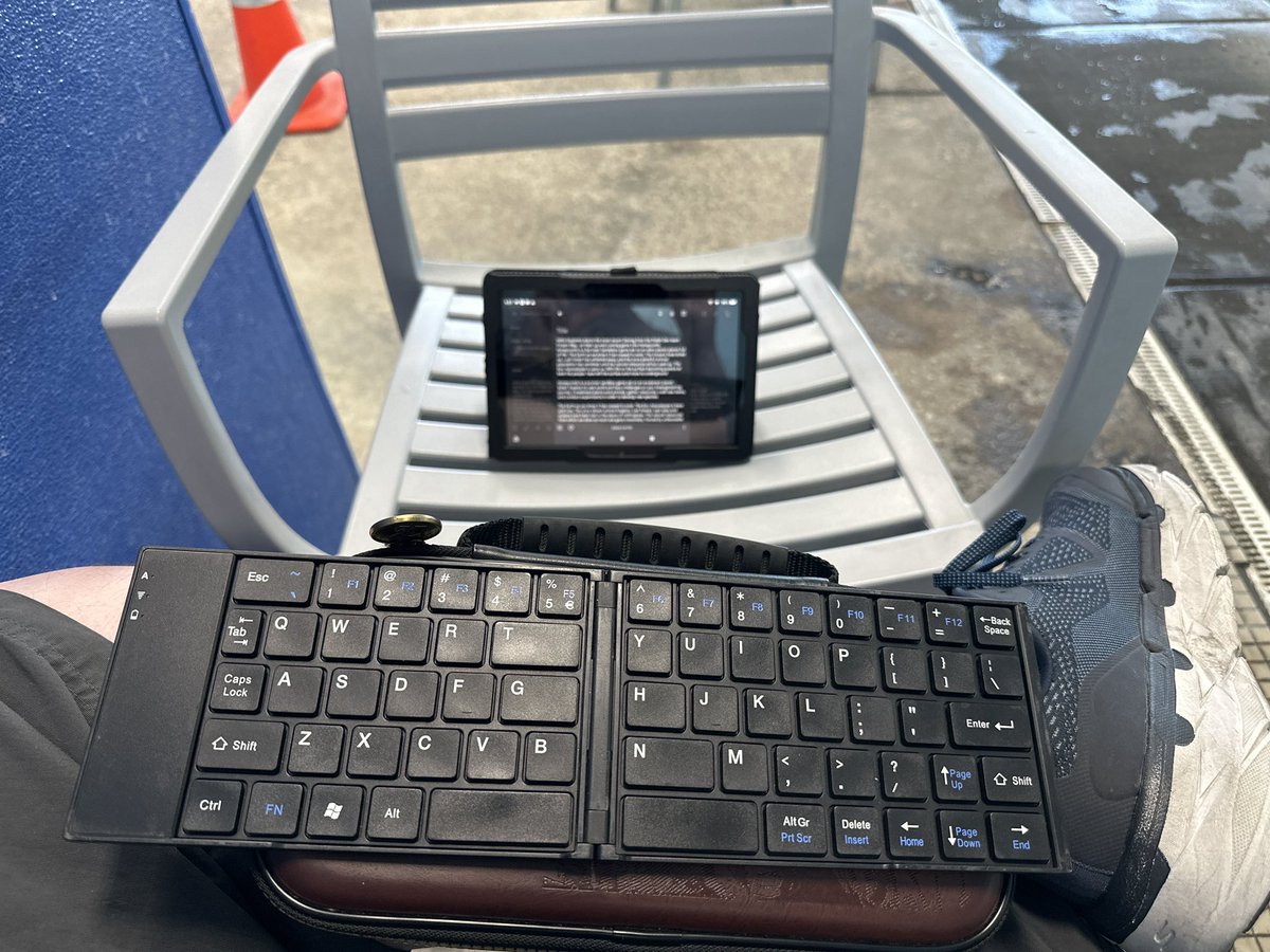 My mobile office, for when I need to write my game reviews and news on the go.
#Gameoneer #Smallstreamer #GoMobile