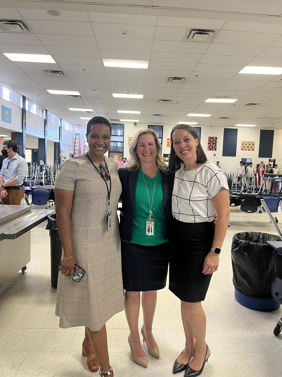 mrs_sfelicetta's tweet photo. Celebrating the class 2027! They are a very special group of kids.  Wishing you all the best at HHS.  Thanks for leaving your mark on me and MHK!  Shout out to the A-Team! @MrsKatieMinto @MHK_AP_7 @MsDaSilvaAP @EWRSDK12 https://t.co/Ebyr1sIQBJ
