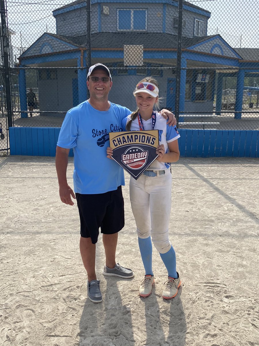 nuttynpunkin's tweet photo. Tournament champs! Great job @SCFastPitch_IL @may_c3sb https://t.co/xlgWEh2rPu