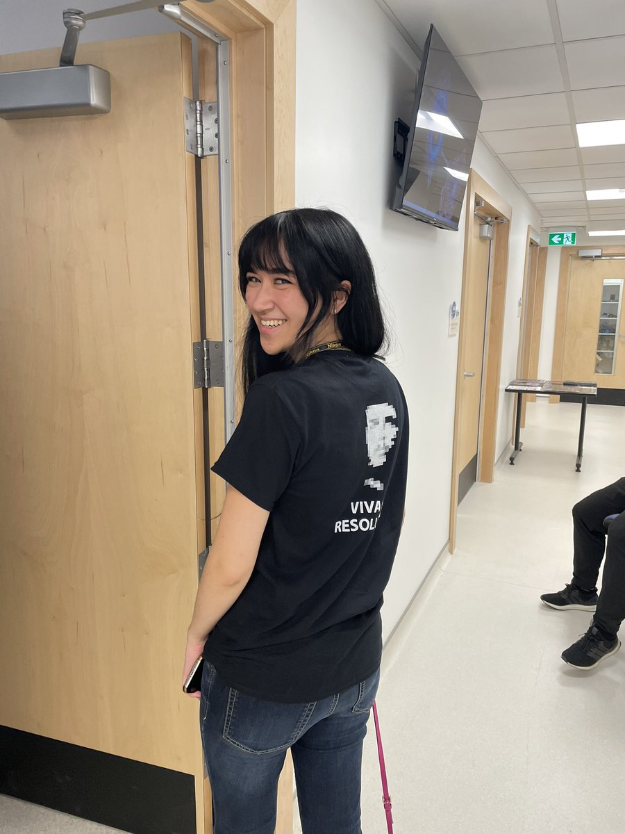 CalmMcmaster's tweet photo. And look at our #C2Learn trainee @VOlyntho sporting CALM swag! Thanks for your support! Viva la resolution! #SummerSchool #Microscopy https://t.co/gXyh1atuN8