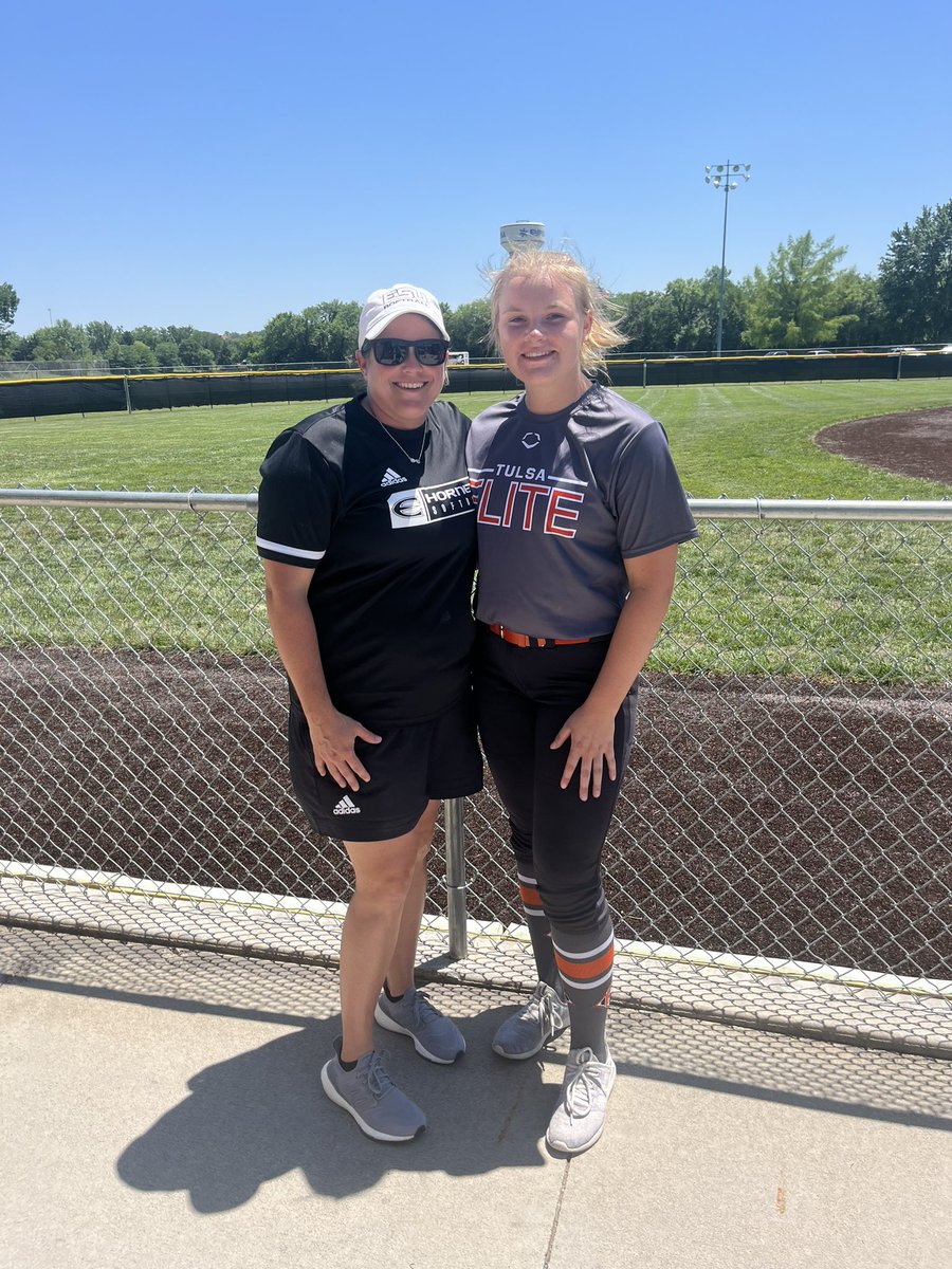 Had an awesome time today at the  @EState_Softball Elite Prospect Camp!  Big thank you to Coach Rosales and current players for putting on a great camp! #stingersup 🖤💛