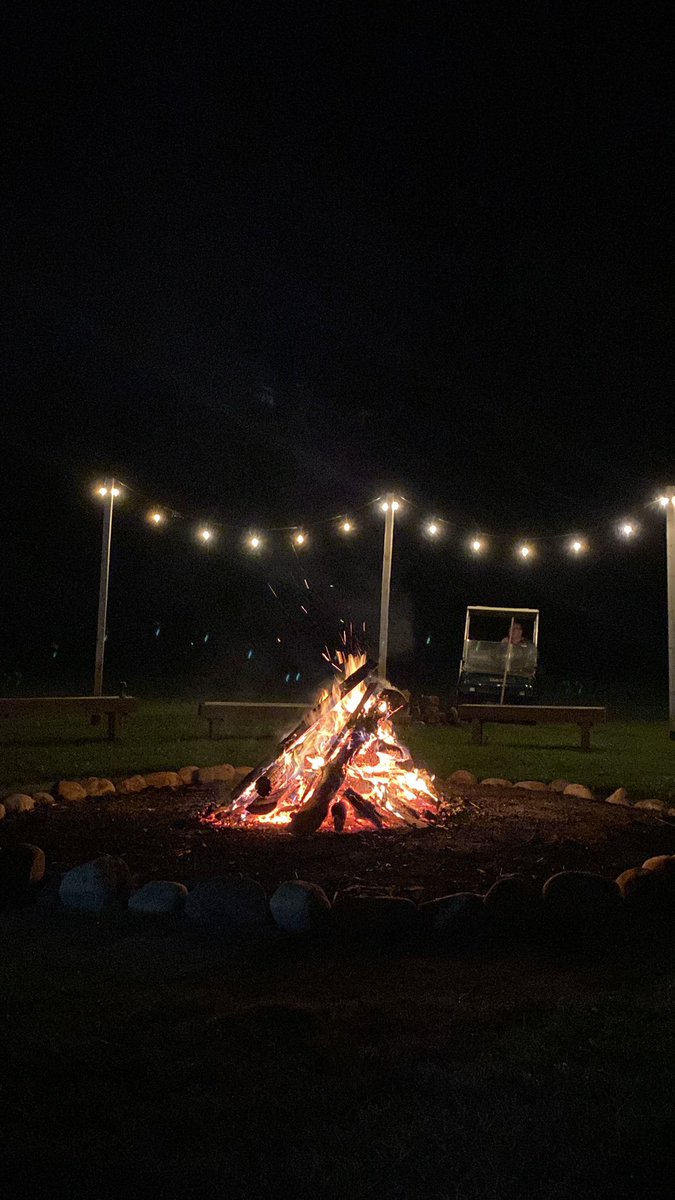 Finishing day 2 of #NAPainSchool with our traditional bonfire, Barry at the guitar 🎸and s’mores 🔥