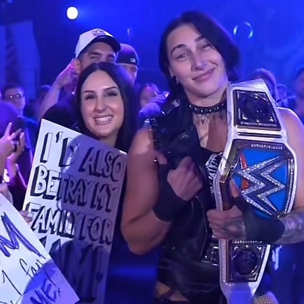 Sportskeeda Wrestling on Twitter "These RheaRipley_WWE fansigns keep