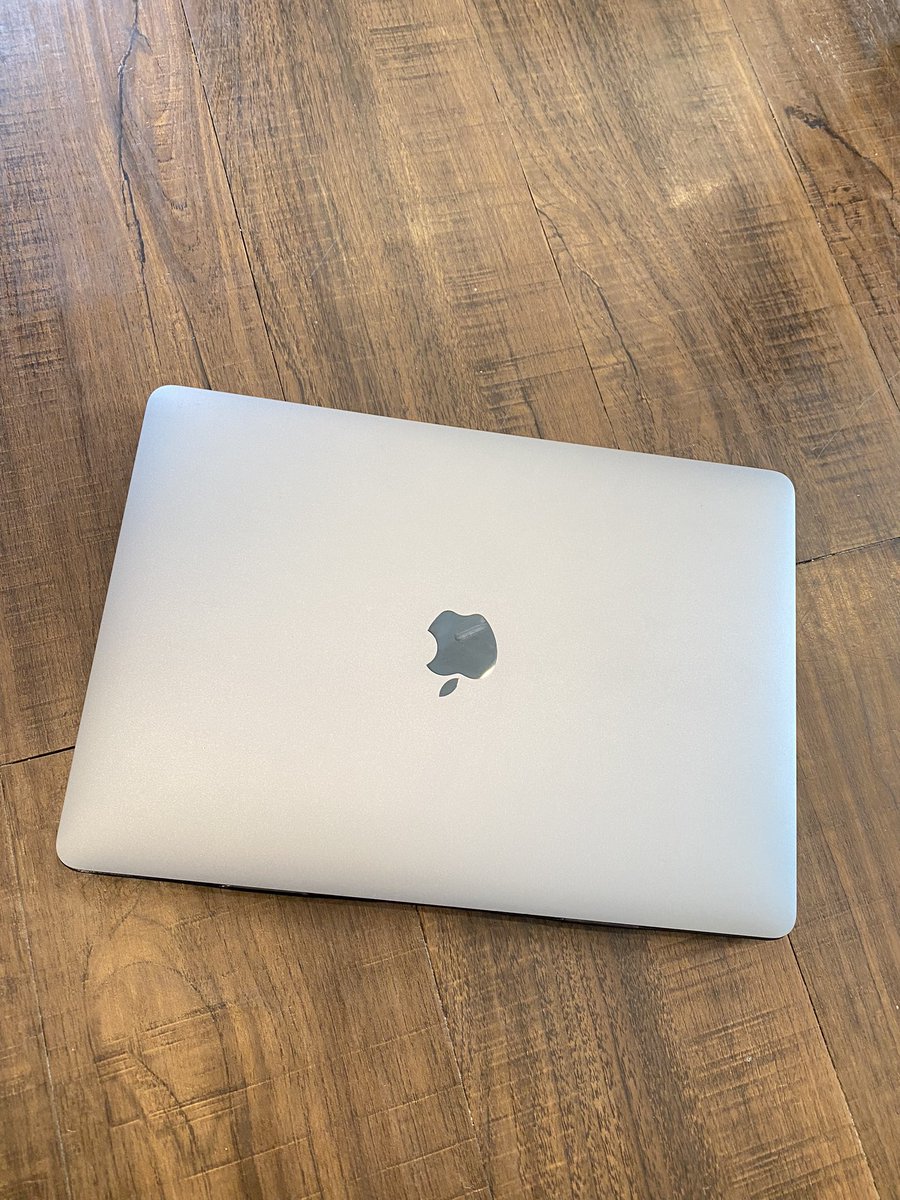 elanjustitiaaa's tweet image. Help rt 🫶 

[WTS] 

Macbook Pro M1 2020 
Space grey 
8/256gb 
Idr 16,000,000 nego 

⁃Fullset Original 
⁃Dus , charger , adaptor ori
⁃Garansi on Juli 2023 
⁃Garansi Ibox 

Benefit free no nego : 
#MacbookProM1 #wtsmac #ina #jualmacbook #belimacbook
