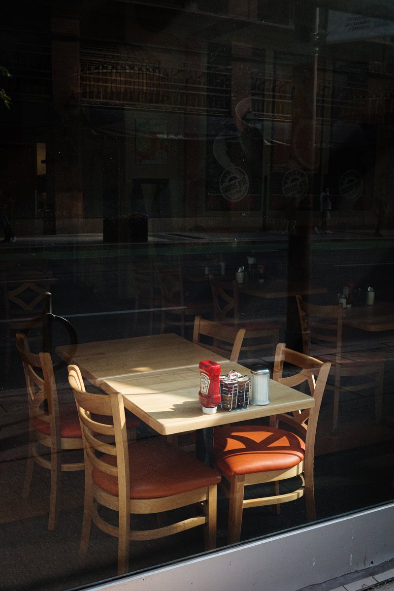 Diner Light
.
.
.
.
#toronto #torontophotographer #streetphotography #photography #city #urban #downtown #light_and_shadow #torontostreetphotography #raw_street #raw_community #verotography #podium_street #pictas #podium #window #diner #still_life #table #chairs #raw_canada…