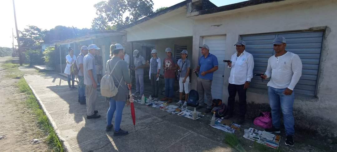 Pase de revista demostrativo, frente al CMF # 7 en el Policlínico Tomás Francisco Del Sol de San Fernando de Camarones en la semana de acción contra el mosquito.
#CubaPorLaVida 
#CubaEsSalud 
#CienfuegosXMásVictorias