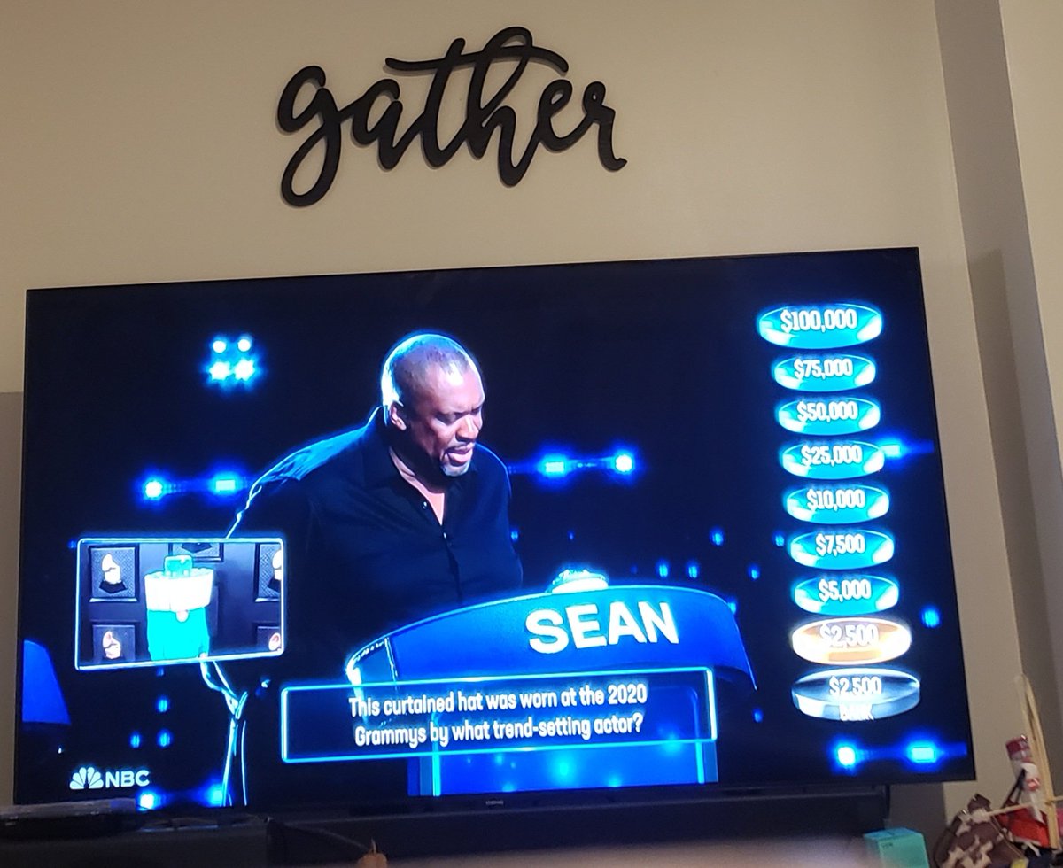 @theebillyporter I love when I see someone I follow as a trivia question and answer correctly! 👏🏽👏🏽👏🏽 Billy is nothing short of extraordinary so I had to get this one right! #BILLYPORTER You better shine! 💎🌈 🌠 

*and the contestant - Sean got it wrong! Answered: Lady Gaga ✖