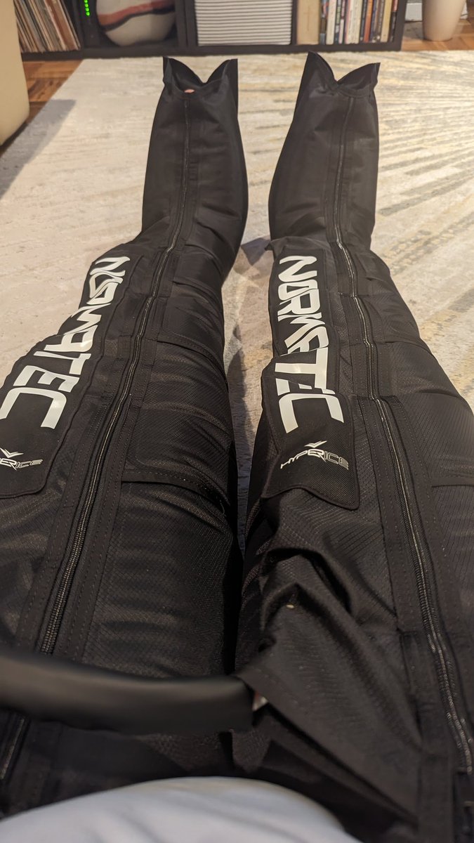 Dee_gee821's tweet image. Recovery Monday #Normatec
#LegsRecovery #AirCompression
#Hyperice