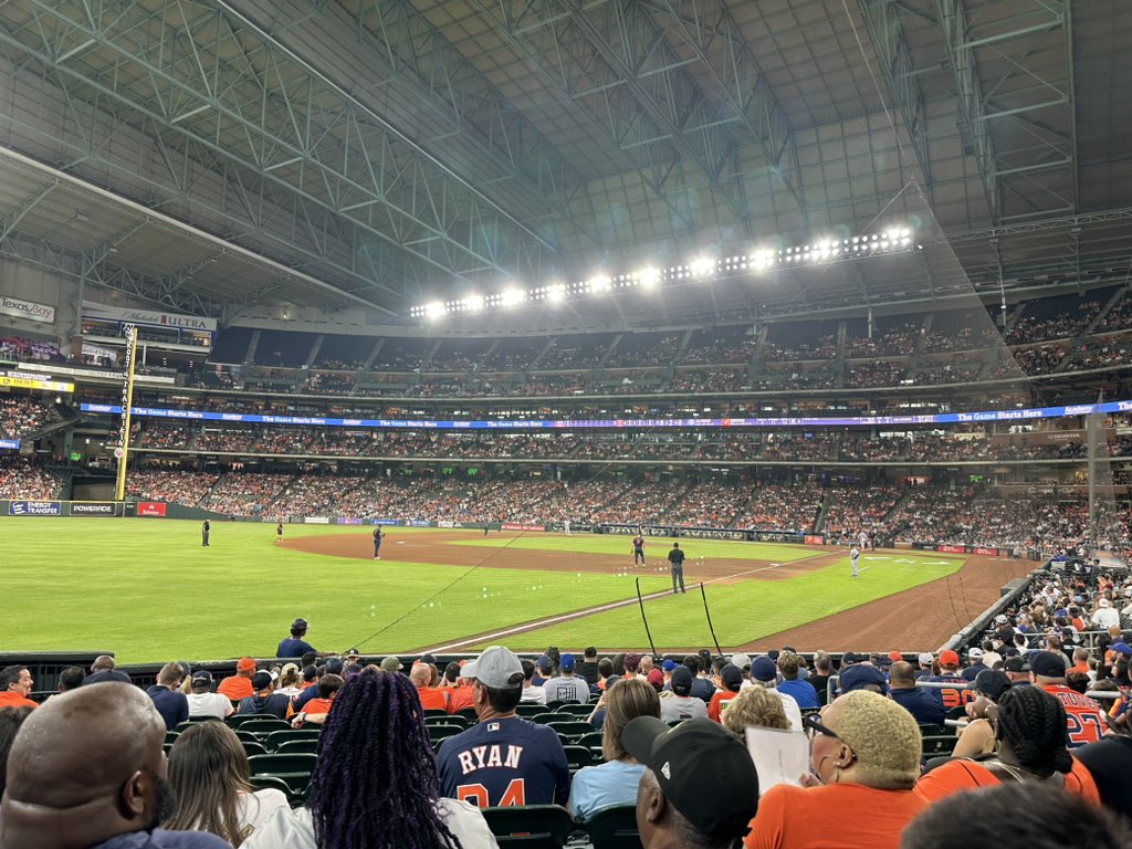 LesHowell09's tweet photo. Thank you so much to the @astros and @EduFoundHC for hosting us tonight at the Astros game. What a nice treat! We had a blast! @KleinISD @BrillKISD https://t.co/Le5F5LBHMY
