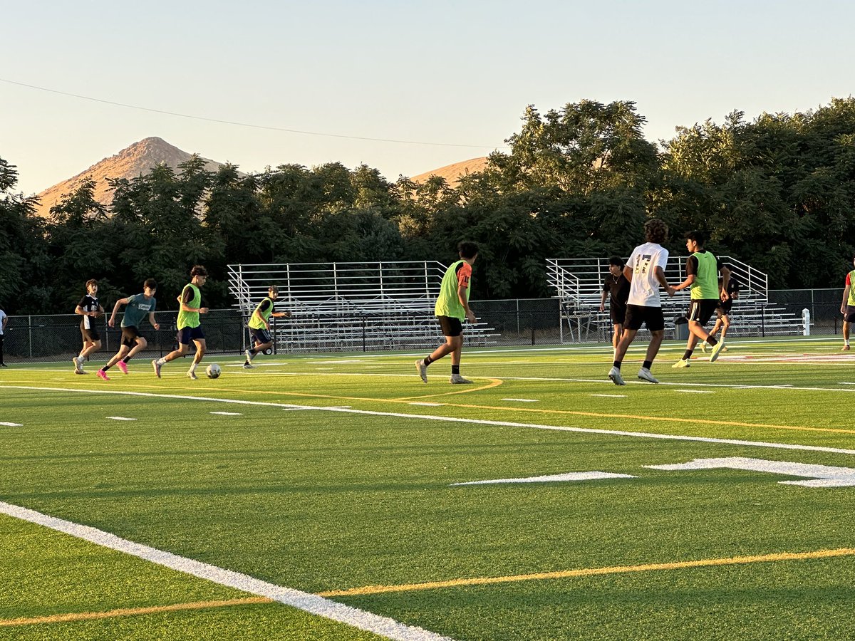 Dinuba Boys Soccer tweet media