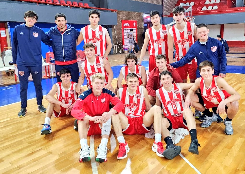 unionsfbasquet's tweet photo. #OficialU21 π
#Playoff | 4tos. De finalπ
EL TATE CERRΓ LA SERIE.
β‘οΈ #UniΓ³n venciΓ³ como local a #UnionST 9οΈβ£3οΈβ£ - 7οΈβ£2οΈβ£ y estΓ‘ en semifinales.
π₯ @CaglieroMatias (22ptos), @AgusFer40074049 (21ptos) y @Chamorro_8 (15ptos),
fueron los goleadores del Rojiblanco.
#VamosTate π¦πΉ https://t.co/1CUBW1flG0