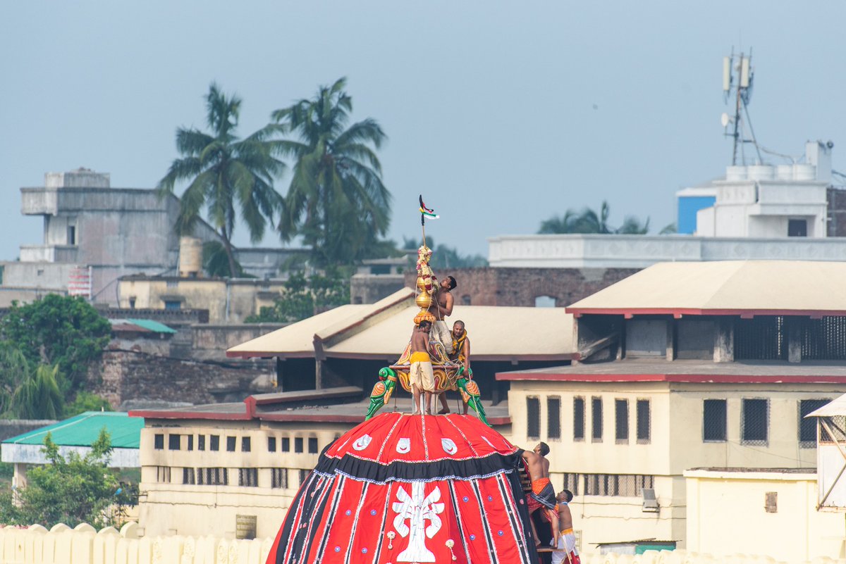 JagannathaDhaam's tweet photo. ପବିତ୍ର ରଥଯାତ୍ରା ନିମନ୍ତେ ତିନି ନବ ନିର୍ମିତ ରଥର ପ୍ରତିଷ୍ଠା ପୂଜା ସମ୍ପନ୍ନ ହୋଇଅଛି ।

#RathaYatra2023
#JayJagannatha https://t.co/iOYzELwNT0