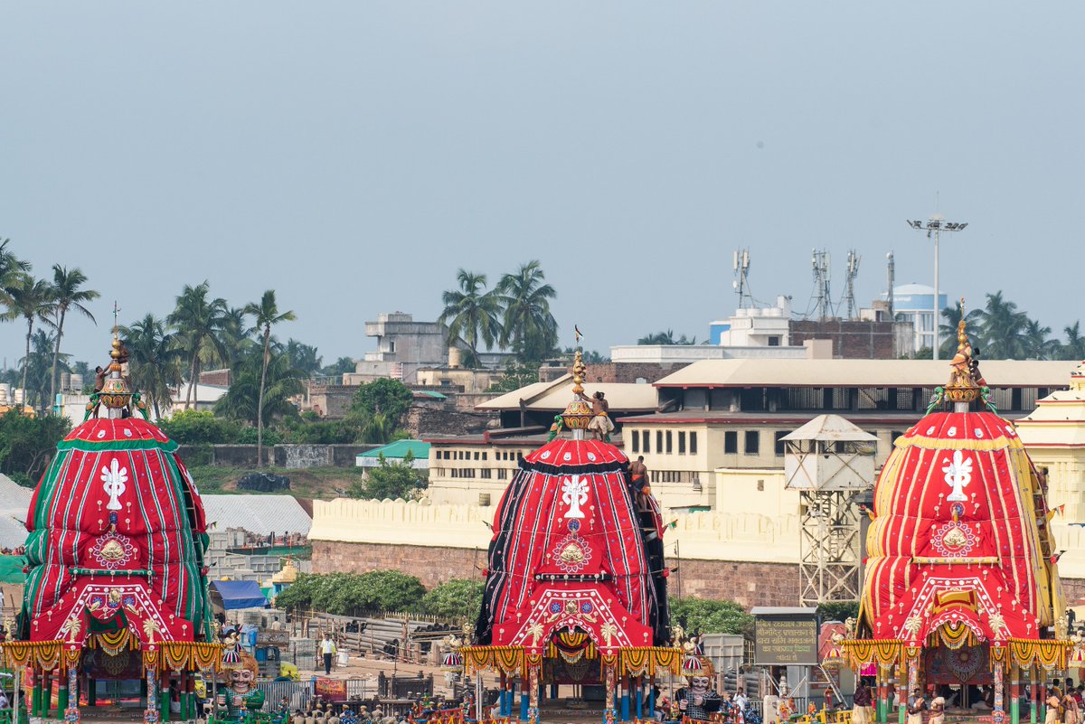 JagannathaDhaam's tweet photo. ପବିତ୍ର ରଥଯାତ୍ରା ନିମନ୍ତେ ତିନି ନବ ନିର୍ମିତ ରଥର ପ୍ରତିଷ୍ଠା ପୂଜା ସମ୍ପନ୍ନ ହୋଇଅଛି ।

#RathaYatra2023
#JayJagannatha https://t.co/iOYzELwNT0