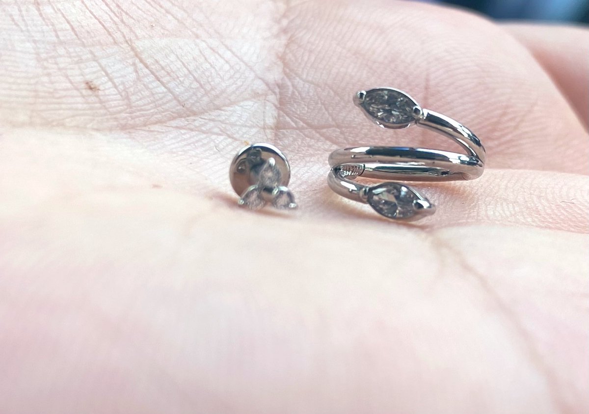kuroneko_x1964x's tweet photo. 𝗻𝗲𝘄ぴあす( * ॑꒳ ॑*)💖
(*ˊ˘ˋ*)。♪:*°るんるん💕
#BodyWell
#ボディーピアス https://t.co/OLTqvagv6h