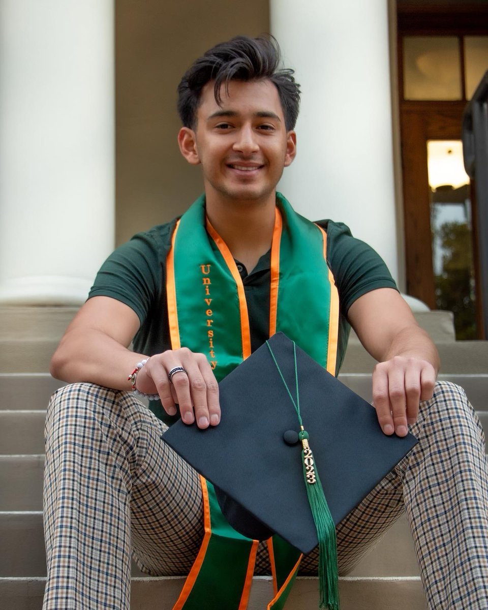 the_runner_al3x's tweet photo. I cant type too much due to Twitter but I graduated!!! I was always the slowest learner but I managed to get through it. I had the help of many staff and friends and without them these pics wouldn’t be possible. 
If you have a dream then follow it!!!! https://t.co/xmtsTrQKK0