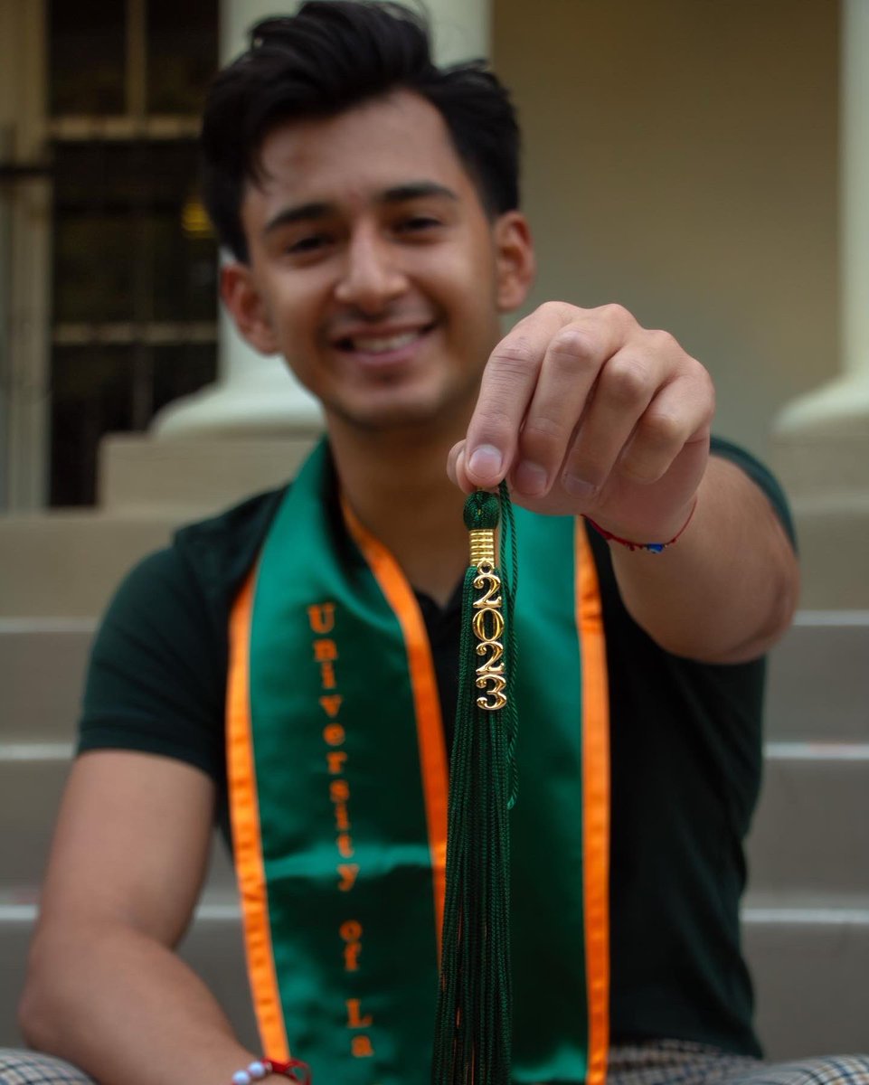the_runner_al3x's tweet photo. I cant type too much due to Twitter but I graduated!!! I was always the slowest learner but I managed to get through it. I had the help of many staff and friends and without them these pics wouldn’t be possible. 
If you have a dream then follow it!!!! https://t.co/xmtsTrQKK0
