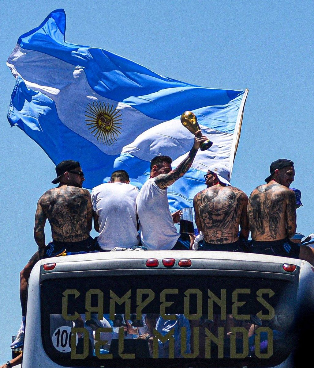 dataref_ar's tweet photo. 🇦🇷 ¡Feliz día de la bandera!

❤️ A llevarla siempre con orgullo y en lo más alto. https://t.co/An2Bt3qtW4