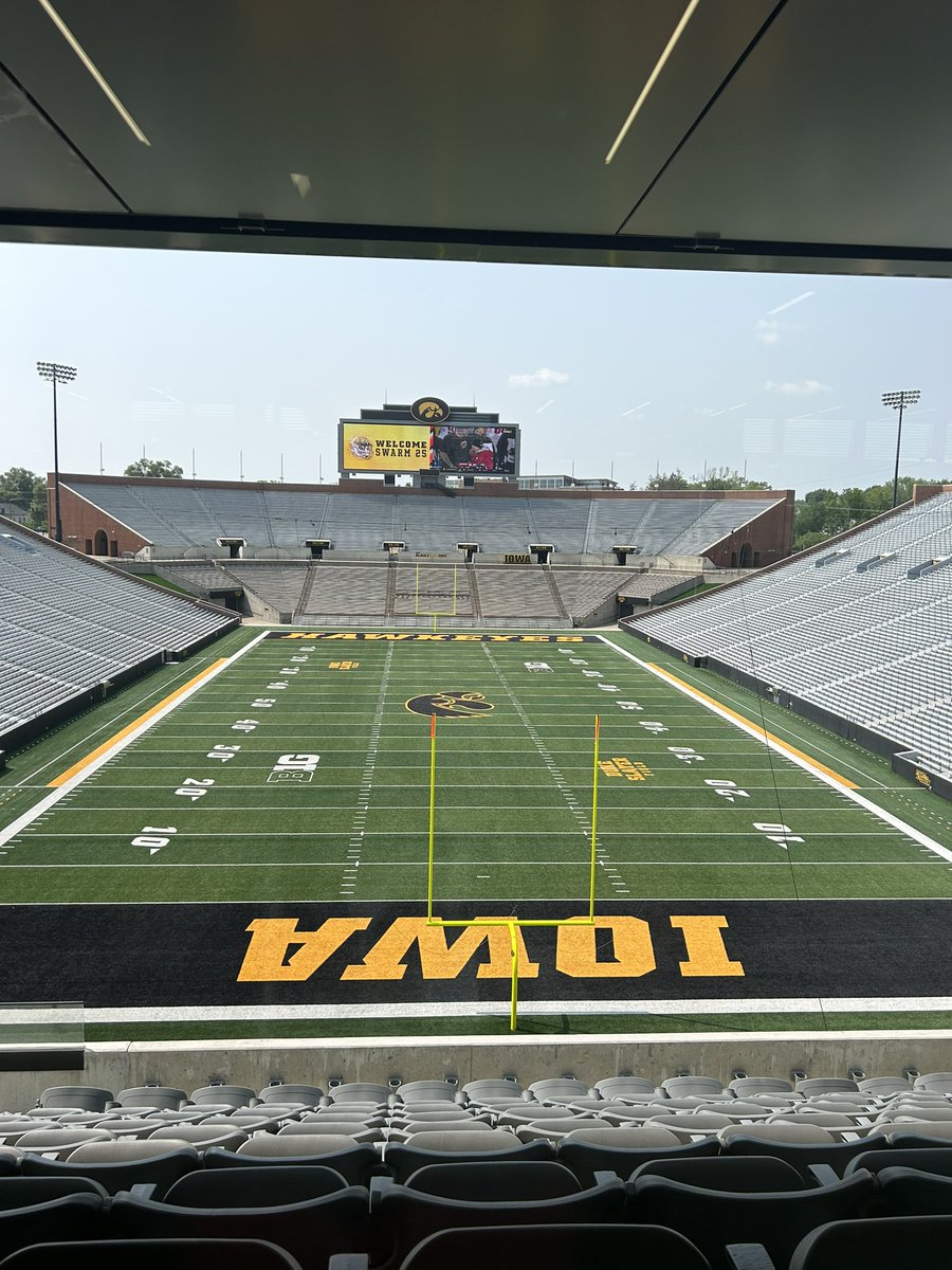 Landon Dulaney (@landondulaney5) on Twitter photo Had an amazing time <a href="/HawkeyeFootball/">Hawkeye Football</a>. Thank you <a href="/LeVarWoods/">LeVar Woods</a> <a href="/CopelandKelton/">Kelton Copeland</a>, and <a href="/TylerBarnesIOWA/">Tyler Barnes</a> for the awesome opportunity to attend the Hawkeye Tailgater.
#swarm25 Had an amazing time <a href="/HawkeyeFootball/">Hawkeye Football</a>. Thank you <a href="/LeVarWoods/">LeVar Woods</a> <a href="/CopelandKelton/">Kelton Copeland</a>, and <a href="/TylerBarnesIOWA/">Tyler Barnes</a> for the awesome opportunity to attend the Hawkeye Tailgater.
#swarm25