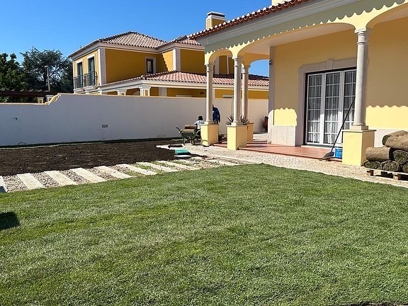 New installation of RDI GrowStream™ for #turf and #lawn at a residential home in #Portugal. The installation was completed last week and we are excited to see the results! #landscape #landscaping #agtech #irrigation #responsivedripirrigation