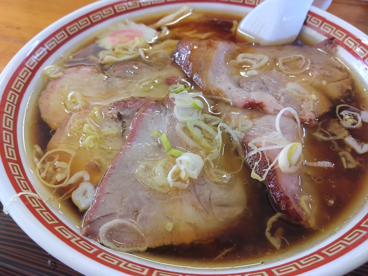 昨日友達が勧めてくれたラーメンさんでお昼ご飯。
小さなお店だけど行列のできる人気店だけあっておいしかったです🍜