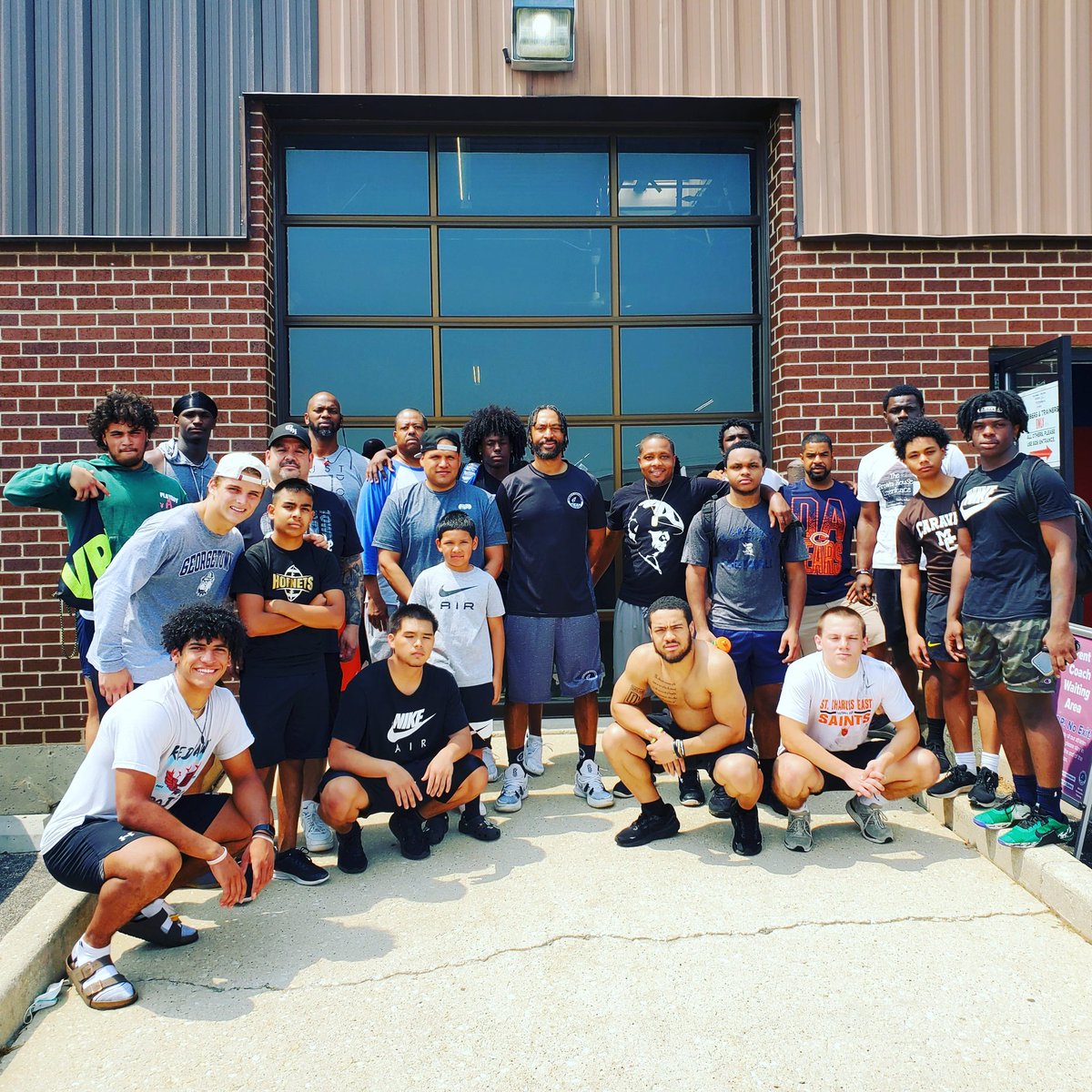 On Father's Day weekend we wouldn't have celebrated it any other way! We gave a shout out to the Dads in our AK Running Back Position Training Session! These guys wouldn't be great without your support and guidance! #AKTraining #DatWerk #BuildingBetterBallers 🕹🎮🔝⛓️