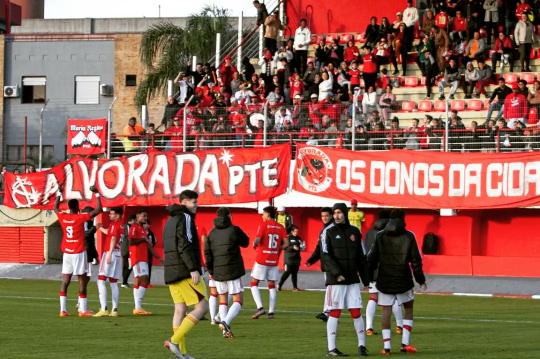 SCIAlvoradaP7's tweet photo. Alvorada respira INTERNACIONAL, 24h por dia!!
Quartas de final do Gaúchão sub-20.
GUARDA POPULAR - ALVORADA PTE
#OsDonosDaCidade https://t.co/kpI4cuSlvm