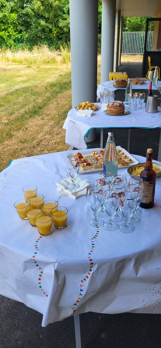 Clg_Salengro's tweet photo. Inauguration des nouveaux bâtiments ! Des élèves et partenaires satisfaits de l'amélioration et des personnels soulagés de la fin des travaux. 
Des 4ème SEGPA au service avec brio !!!
#department62
#dsden62
#segpa https://t.co/GKHvLYe1BI