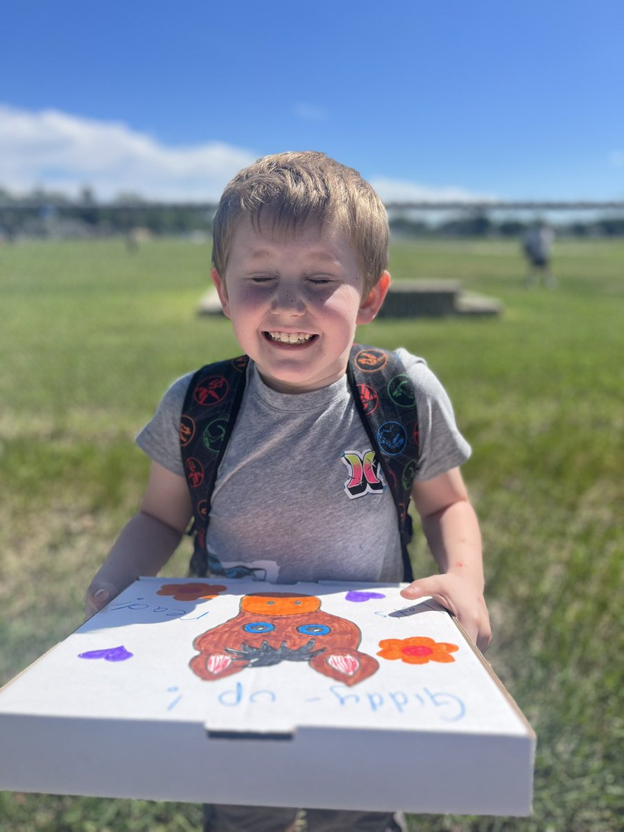 MsMalawski's tweet photo. “Wanna know somethin’ Ms. M!? I love reading! They sent me this all the way from the UNITED STATES!”🤣♥️ Thankyou @UnitedWayRegina (&amp; corporate partners) for gifting us with these fun reading boxes. 🙏📚 https://t.co/a395jS7xBy