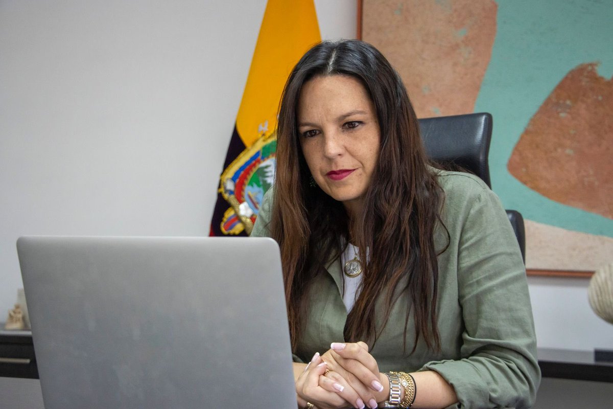 EduSuperiorEc's tweet photo. En reunión con profesionales del gremio de psicólogos, la secretaria @amontalvoch explicó que la reforma de 2022 al Reglamento de Armonización de la Nomenclatura de Títulos Profesionales y Grados Académicos permite a la Psicología formar parte del campo de conocimiento de salud. https://t.co/Ob1ye3CXyn