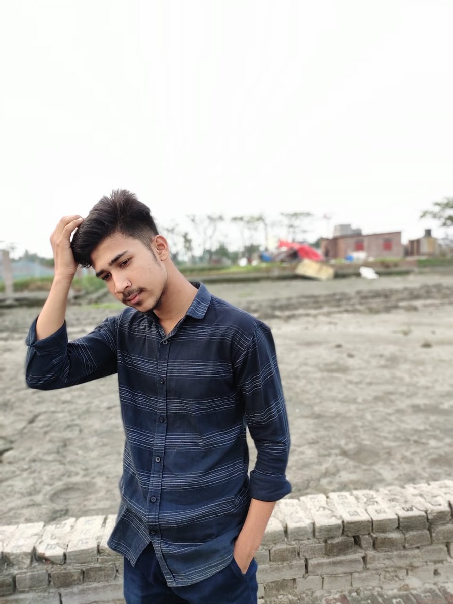 sofikbro's tweet photo. ঘড়ি মানুষকে সময় দেখায় আর সময় মানুষকে পথ দেখায়। 🖤🖤 https://t.co/PgIduGXXVw