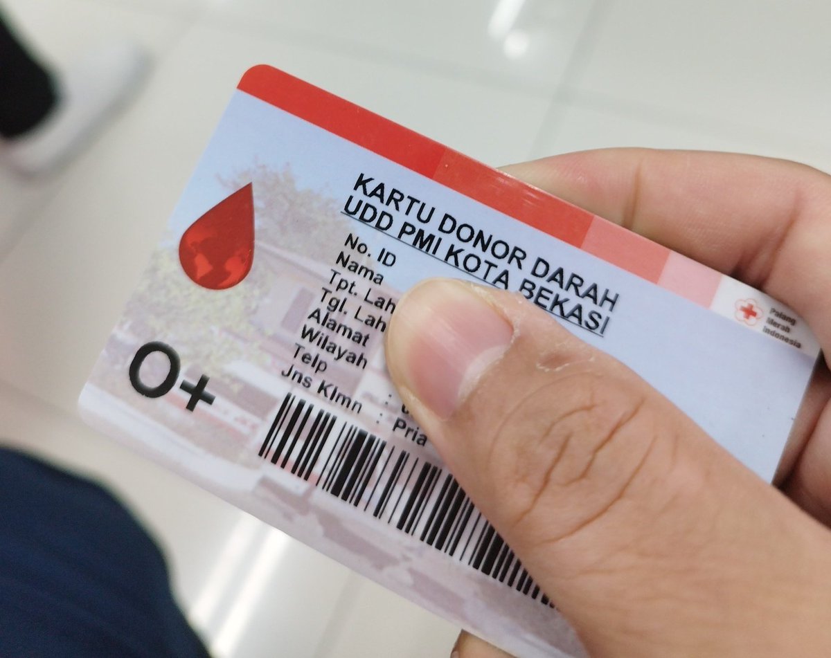 Mas_Di2t's tweet photo. @palangmerah mo donor darah di Kabupaten Bekasi, bawa nya kartu begini, kok masih di tanya kartu yg tulis tangan.. #RegistrasiManual 🙄😂 https://t.co/Tha77bIGV4