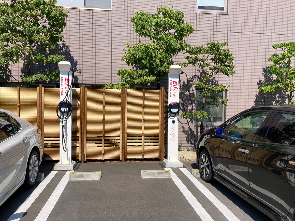 ken1_ken1's tweet photo. 2023/06/17 #栃木県 #筑西市 #ホテル新東 にて #エネチェンジ #6kW #普通充電器 で1時間程 #充電 !
2台設置あり、空いてたので利用!
充電中は車内で #Tver 見てました!
#docomoinCarConnect 加入してるので、、、
#ENECHANGE #キャンペーン #EV #6kw
#EV充電エネチェンジ使ってみた! https://t.co/5RP3NC1lb7