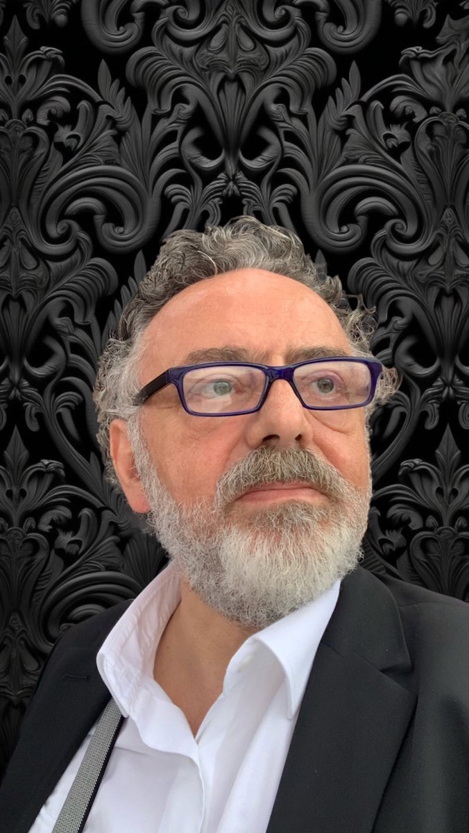 “Bir Ömür nedir ki? Gelip geçer… 
Gelişin yalnız, gidişin yapayalnız.
Tatlı mı? Serin mi rüzgarın?…
Karadır bulutların, seller götürür yağışların.
Durmadan akan coşkun, bulanık kanlı göz yaşların…“

“Bir Yıl Daha Geçerken“|SK #BerfendBer | facebook.com/photo.php?fbid…
#şiir #turizm