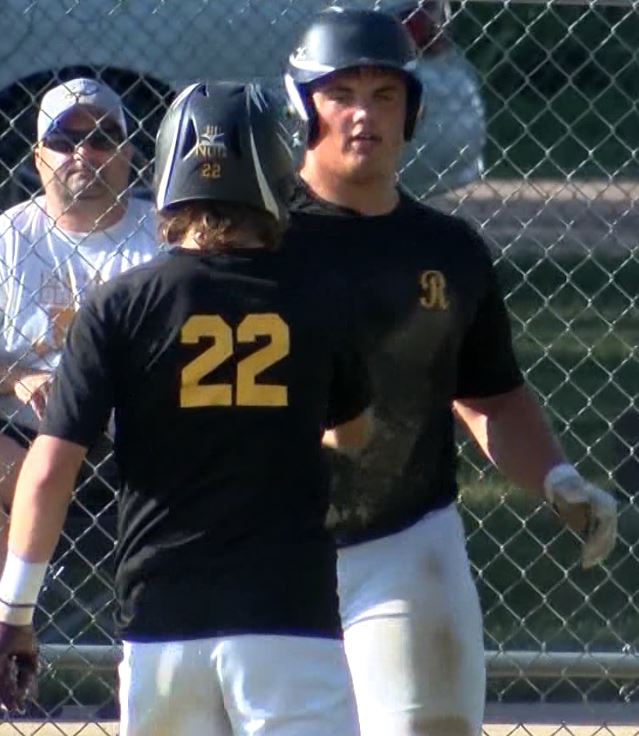 WALK-OFF WINNER!

Neither team gave an inch through 6 1/2 innings of the WVC Tourney quarterfinals, but a pass ball gave <a href="/MVAOCOURams/">MVAOCOU Rams</a> the window for a game-winner as the Rams walk-it off 1-0 over Lawton-Bronson!

WATCH HERE⚾️⏬
siouxlandproud.com/sports/local-h…