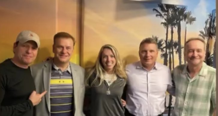 ConwayShow's tweet image. We had the pleasure of speaking with Hamish Harding in 2020 when he and Col. Terry Virts with One More Orbit beat Pole to Pole World Circumnavigation Speed record in 5 hours and 52 minutes.
Hamish is 1 of 5 crew members missing in the submersible. #HamishHarding @MarkTLive 🙏🙏🙏