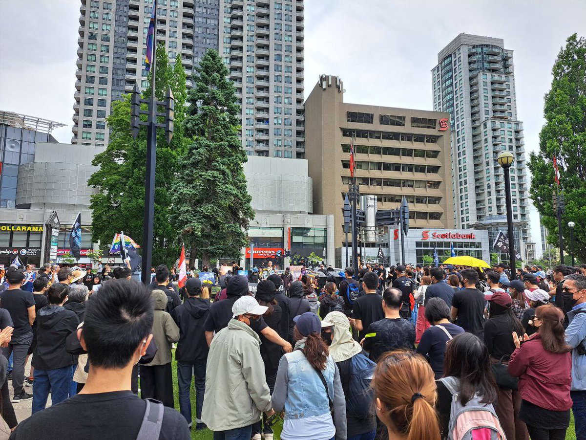 hkdnow1's tweet photo. 612 assembly at Last Mel Square Garden on June 11.
There were 400 people attended the assembly. Speaker Aileen encouraged #Hongkongers in #Canada to get involved in local politics to gain influence. Paintings and music were performed during the event.
#612 #hkprotest #hkdmovement https://t.co/uOHp7AKw5h