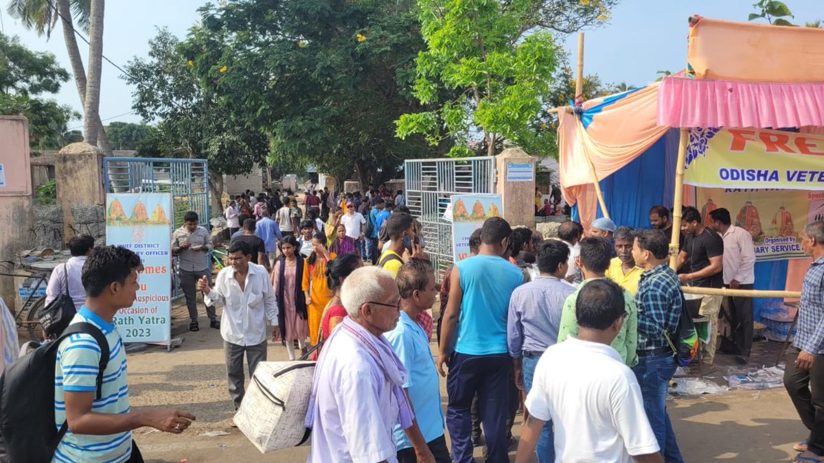 A Great initiative and noble work taken by Odisha Veterinary Service Association, Puri. They have organised a free kitchen for a minimum of 3000 people at Puri on the auspicious occasion of Ratha Yatra on 20.06.2023.
Jay Jagannath
@farddept
<a href="/dahvsodisha/">Directorate of AH&VS Odisha</a>
<a href="/CMO_Odisha/">CMO Odisha</a>