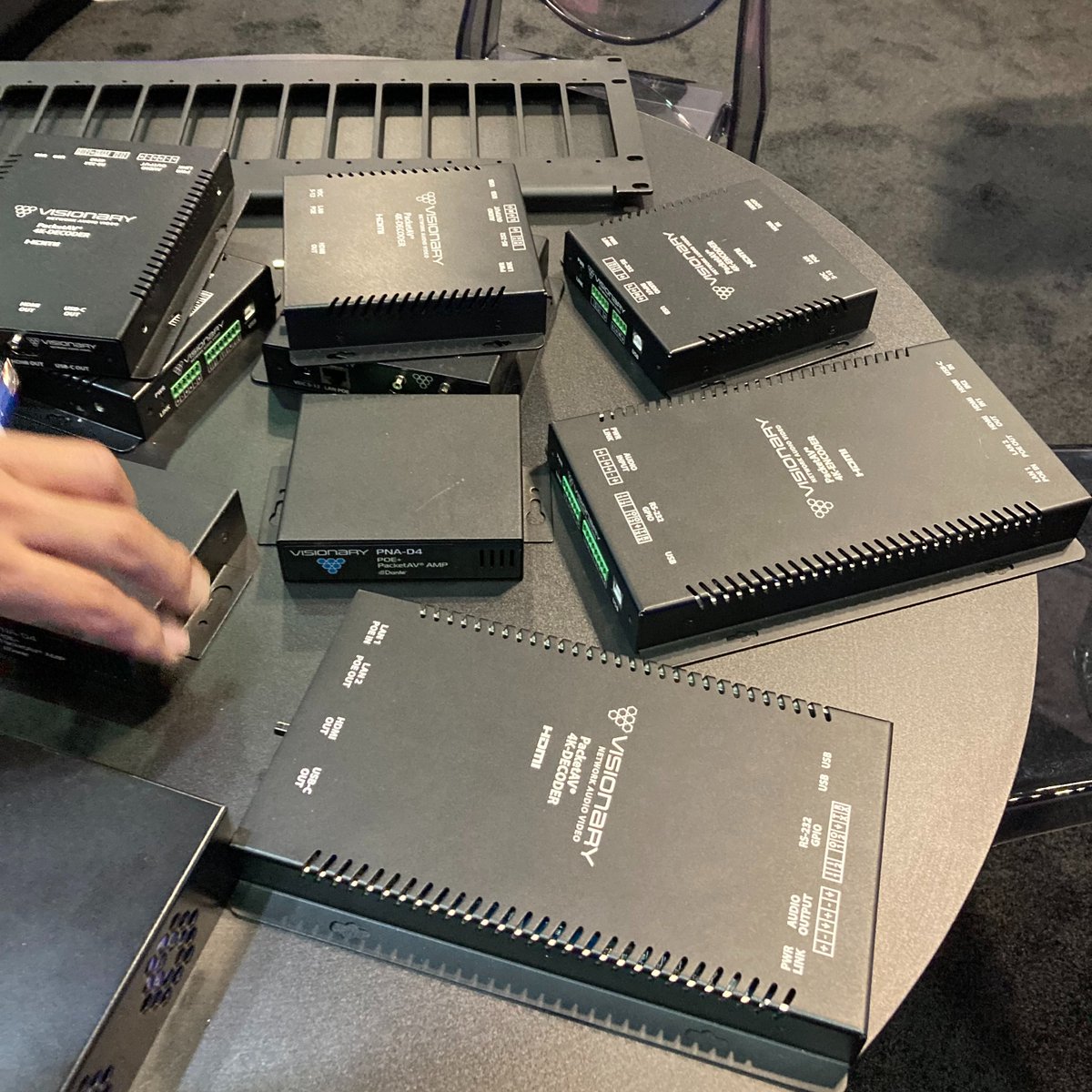 AUDIOBRAINS's tweet image. #VisionarySolutions

新製品は4K 4:4:4に対応した5シリーズ。

ブースは大盛況で、ここ数年でさらにブランド力が増したと感じられるVisionary Solutionsです💪

またNETGEARのPro AVスイッチにVisionaryプロファイルが実装されました。