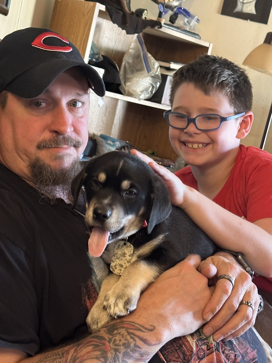 RoachMan33's tweet photo. New family member his name is Damien 🤘🏻🐶💗 https://t.co/NDbXCSb7n0