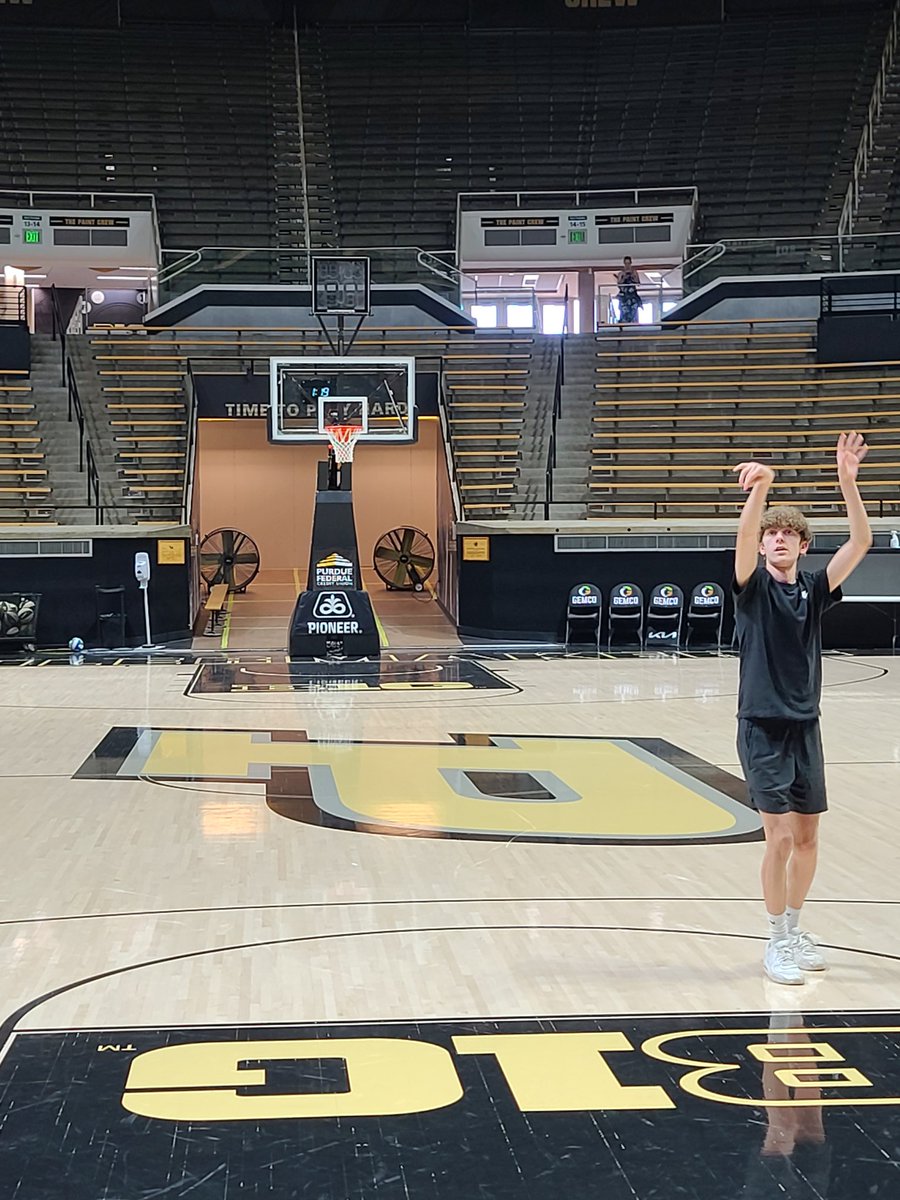 WoodenMinds's tweet photo. Representin' The Tribe @HoopsTecumseh @TecAthletics Purdue University! All eyes on him. Connor Georges w/ a full hour alone to warm up on the floor of the Mackey, and slayed it! What a treat! 💪🏀 Thanks @BoilerBall @CoachPainter.
@CoachTrav10 @tecumsehschools @TecumsehHigh 🔥🔥 https://t.co/7WN2h4lPjD