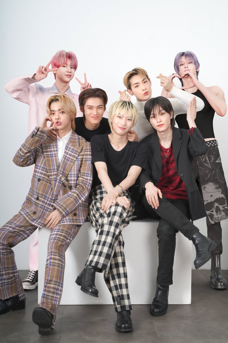 「SUPERKIND First Anniversary」

<📸Family Portrait #SUPERKIND>

Congratulations on an incredible year filled with unforgettable moments 🎉 Thank you, Players, for staying by our side! It's only the beginning 🤍

#1YearWithSUPERKIND #SUPER_ONE_YEAR #슈퍼카인드와_함께한_1년