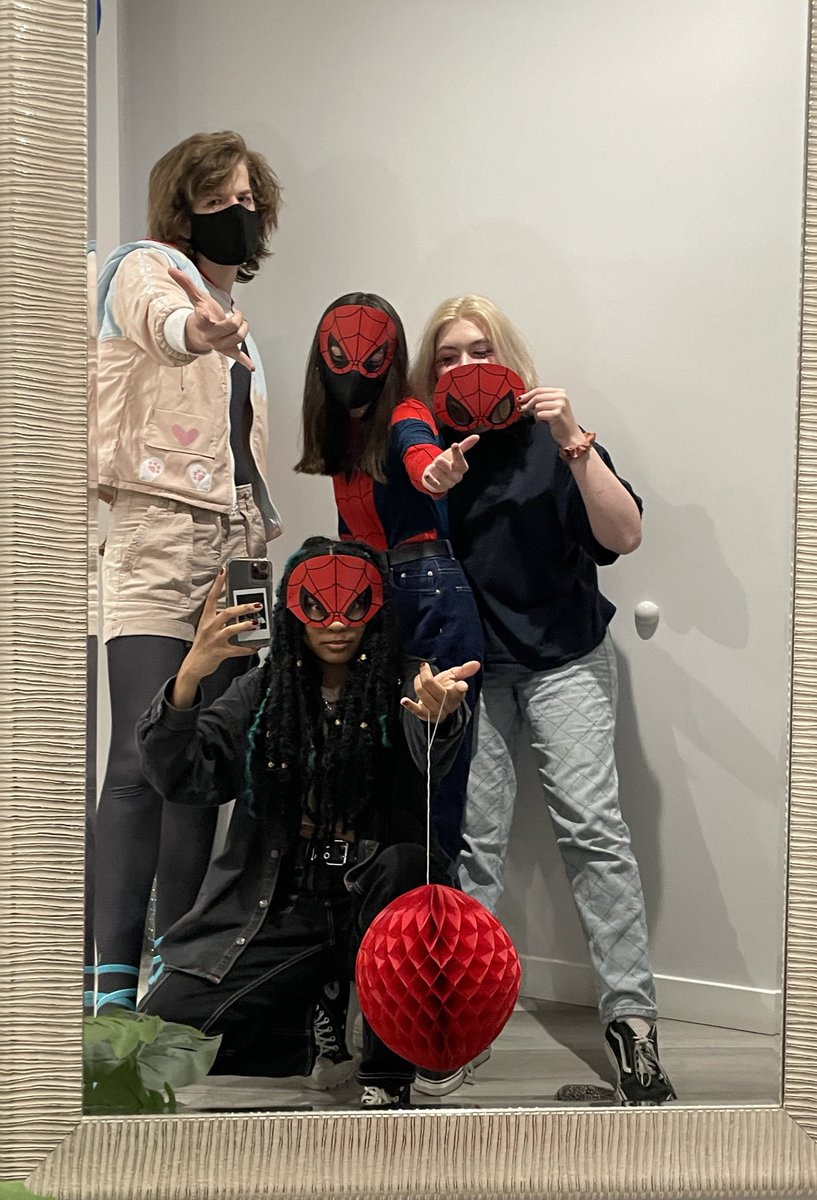 Ranboosaysstuff's tweet photo. Spider https://t.co/X1ydH2Ayjh