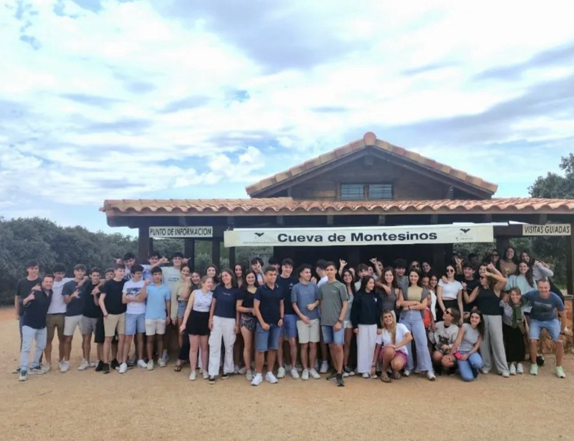ColeMontesion's tweet photo. #BACMontesion
✈️#Viajedeestudios 🤩"Lagunas de Ruidera" 🤩
➡️ Visita: La cueva de Montesinos, de interés cultural, es una cueva de origen natural situada en las proximidades de la localidad española de Ossa de Montiel (Albacete)
➡️Actividades: Kayak, rocódromo y tiro con arco. https://t.co/ZASFgxhreL