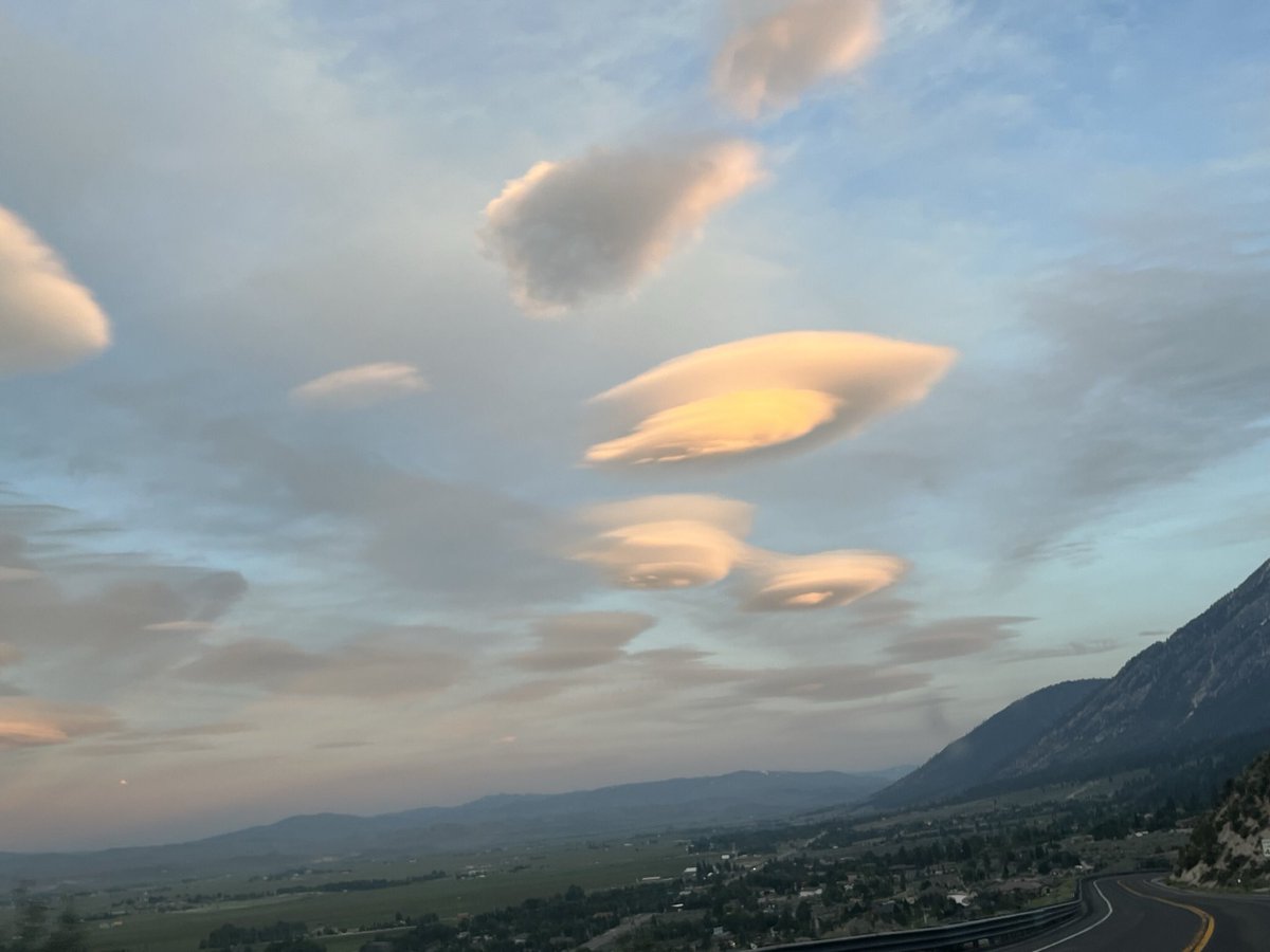 こんな雲☁️初めて見た